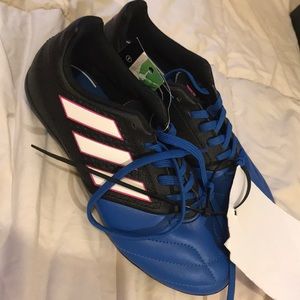 Adidas NWT soccer cleats size 2.5Y.